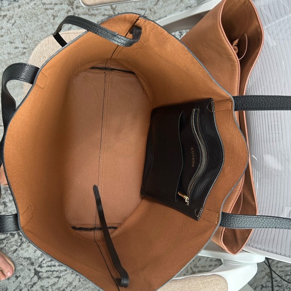 Cuyana - Classic Structured Leather Tote with organizer insert. Like new!! - Picture 4 of 6